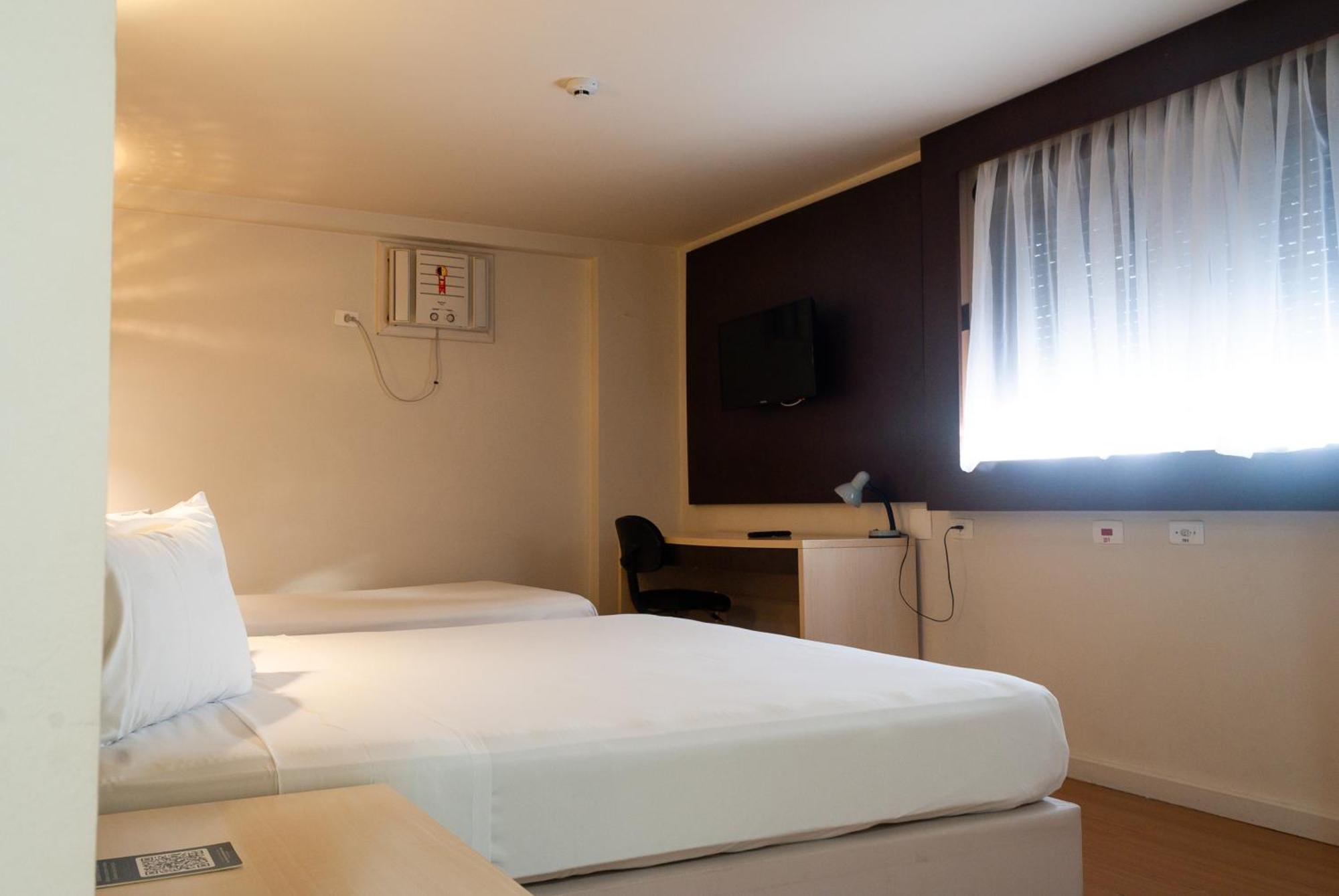 Hotel Master - 1,6 Km Do Estadio Couto Pereira - Show 3*